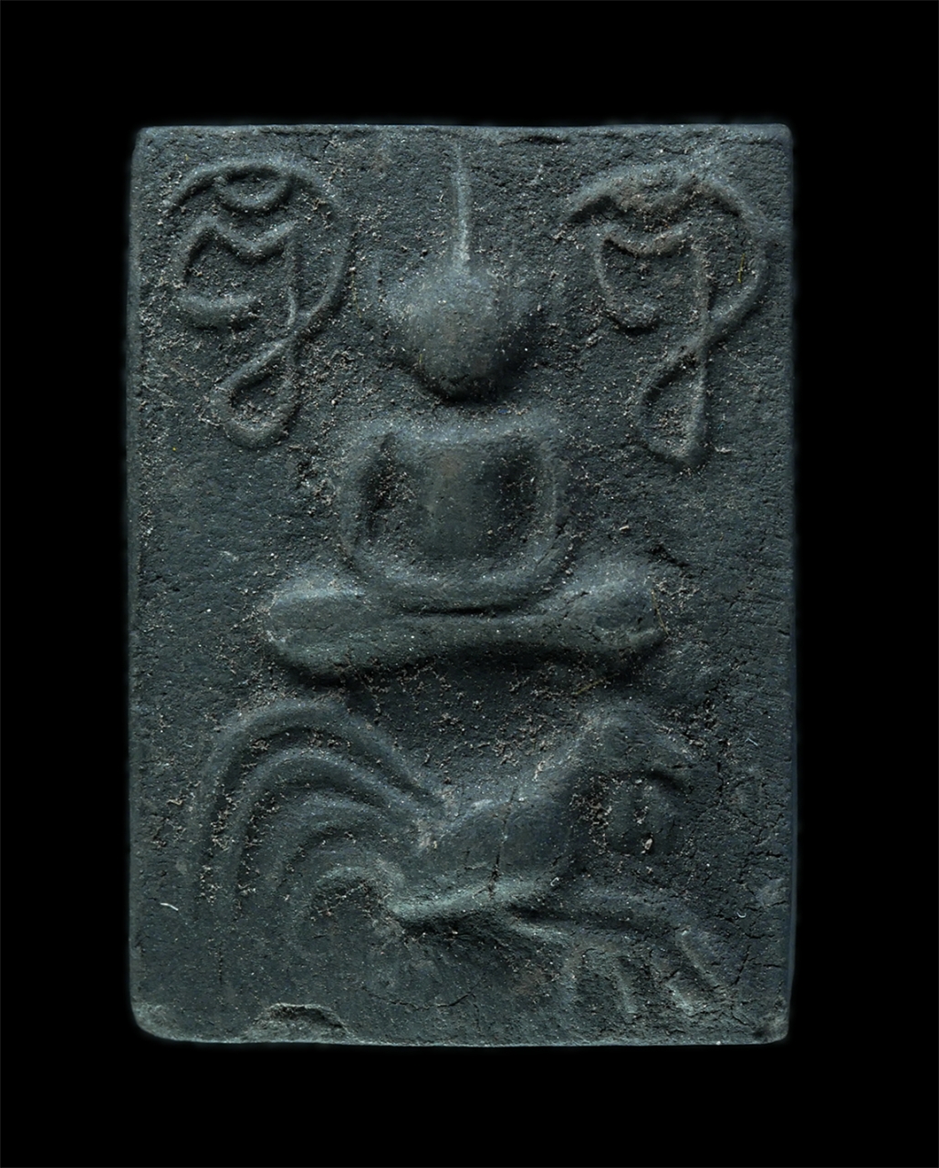 25Oct25 (132)p.jpg - พระพิมพ์หลวงพ่อปานทรงไก่ ข้างยันต์ หลังญสส สมเด็จญาณสังวร(เจริญ สุวัฑฒโน)  วัดบวรนิเวศวิหาร กรุทเทพฯ ปี2542 เนื้อดินผสมผงเก่า พระเก่าสวย สุดยอดมวลสาร  [..] | https://kamulet.in.th